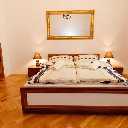 P&J Apartamenty Sw. Krzyza Krakow Room photo